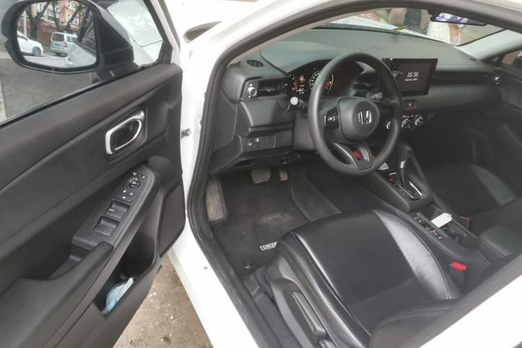 Used Honda Vezel 2023 1.5L CVT Elite Edition Interior 3