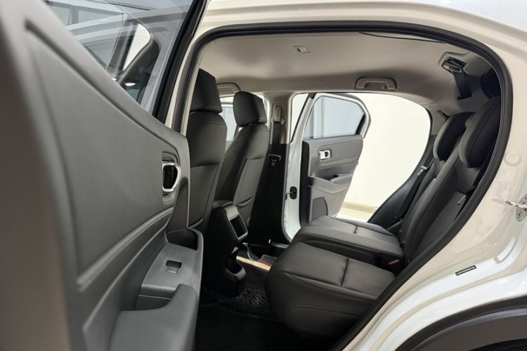 Used Honda Vezel 2023 1.5L CVT Elite Edition Interior 5