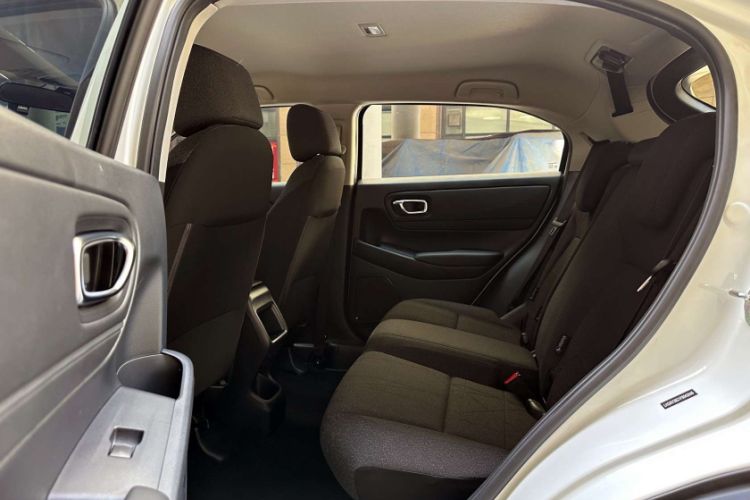 Used Honda Vezel 2023 1.5L CVT Elite Edition Interior 6