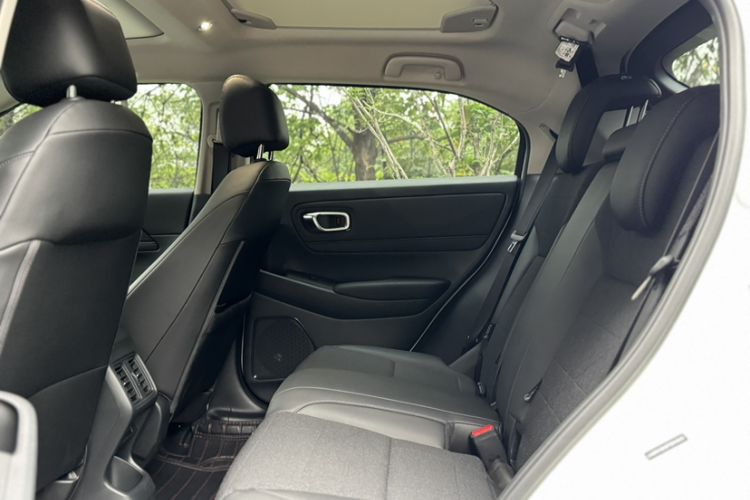 Used Honda Vezel 2023 1.5L CVT Tech Edition Interior 7
