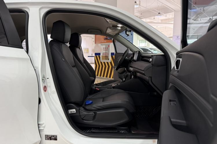 Used Honda Vezel 2023 1.5L CVT Elite Edition Interior 9