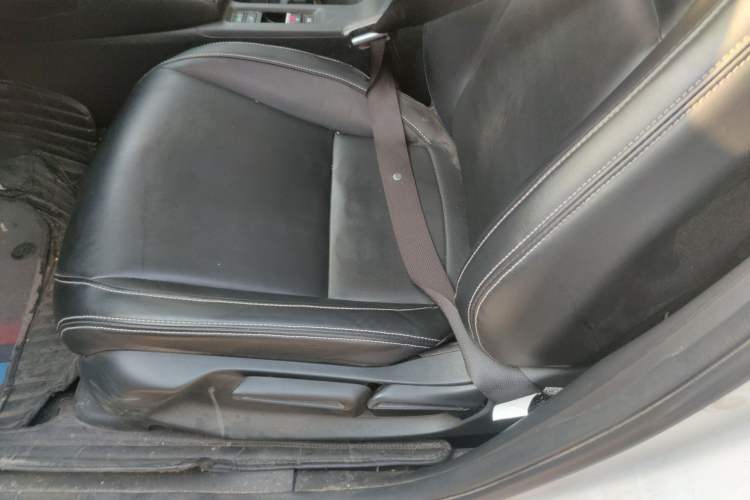 Used Honda Vezel 2023 1.5L CVT Elite Edition Left Front Seat