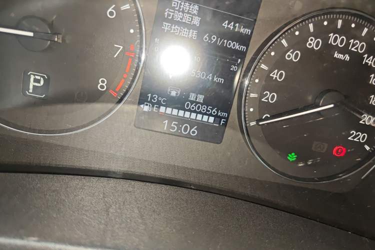Used Honda Vezel 2023 1.5L CVT Elite Edition Odometer Close Up