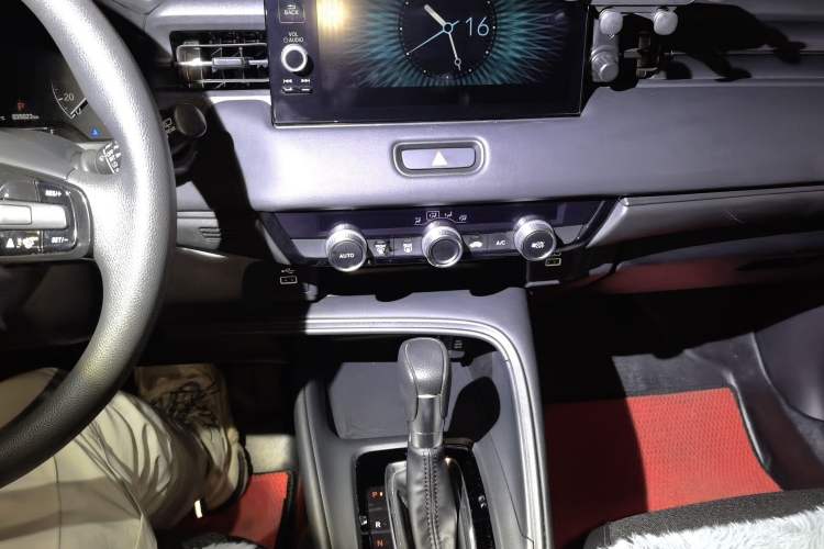 Used Honda Vezel 2023 1.5L CVT Pioneer Edition Odometer Close Up