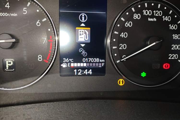 Used Honda Vezel 2023 1.5L CVT Elite Edition Odometer Close Up