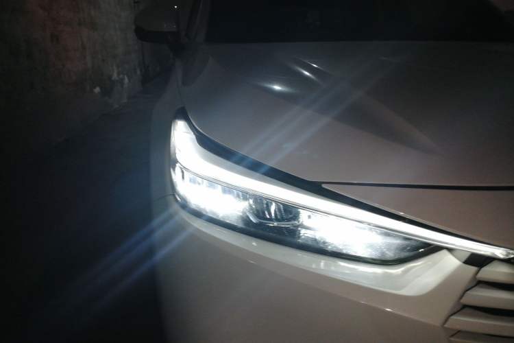 Used Honda Vezel 2023 1.5L CVT Tech Edition Right Front Headlight