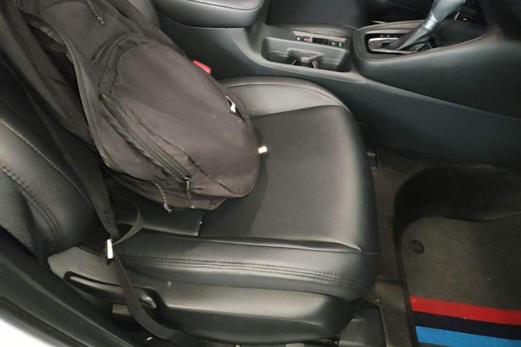 Used Honda Vezel 2023 1.5L CVT Elite Edition Right Front Seat
