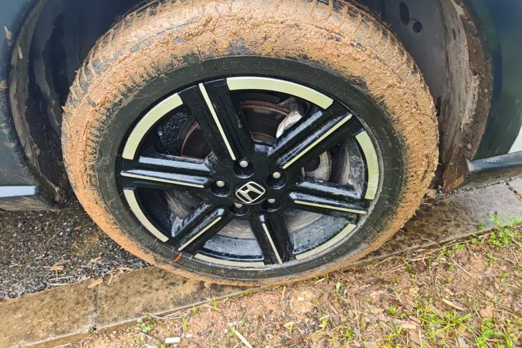 Used Honda Vezel 2023 1.5L CVT Elite Edition Right Front Wheel Hub