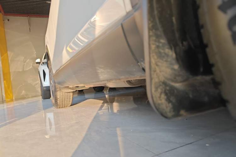 Used Honda Vezel 2023 1.5L CVT Elite Edition Right Side Sill