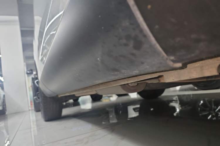 Used Honda Vezel 2023 1.5L CVT Elite Edition Right Side Sill