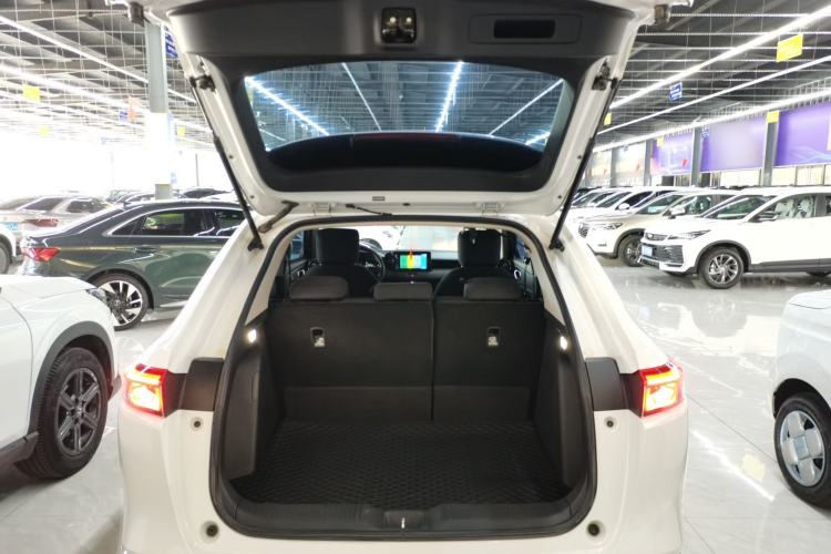 Used Honda Vezel 2023 1.5L CVT Elite Edition Trunk