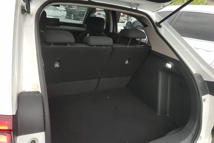 Used Honda Vezel 2023 1.5L CVT Elite Edition Trunk