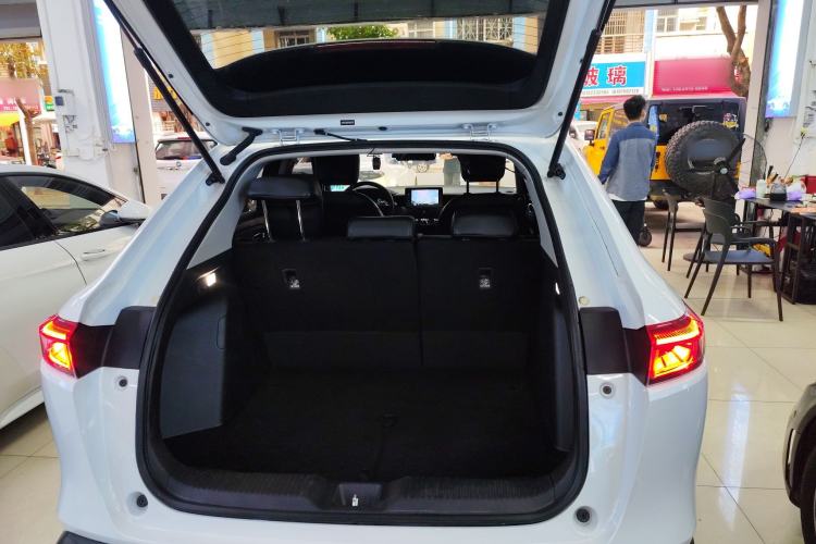 Used Honda Vezel 2023 1.5L CVT Elite Edition Trunk