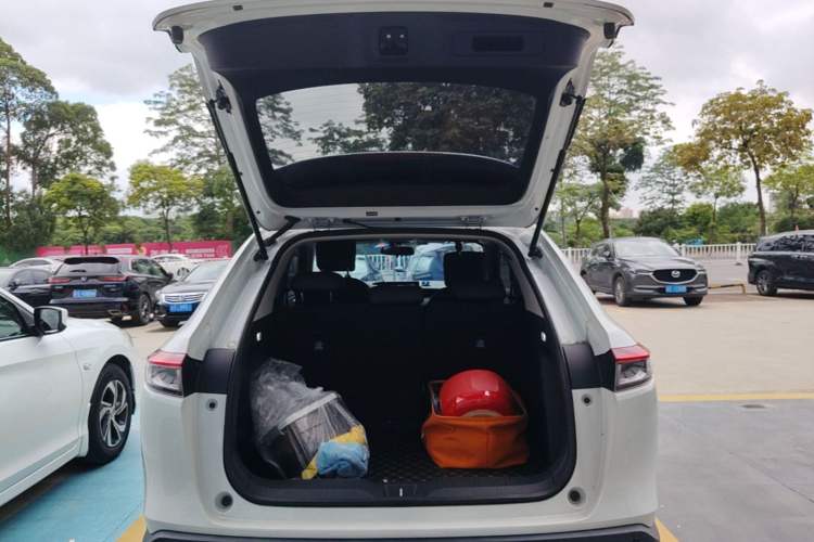 Used Honda Vezel 2023 1.5L CVT Elite Edition Trunk