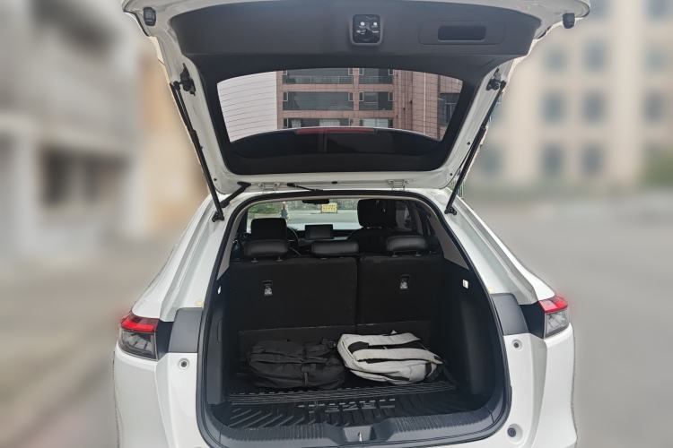 Used Honda Vezel 2023 1.5L CVT Elite Edition Trunk
