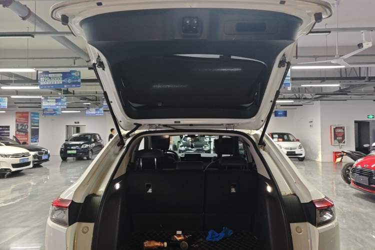 Used Honda Vezel 2023 1.5L CVT Luxury Edition Trunk