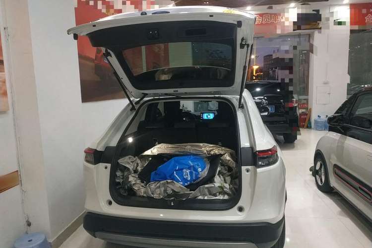 Used Honda Vezel 2023 1.5L CVT Pioneer Edition Trunk