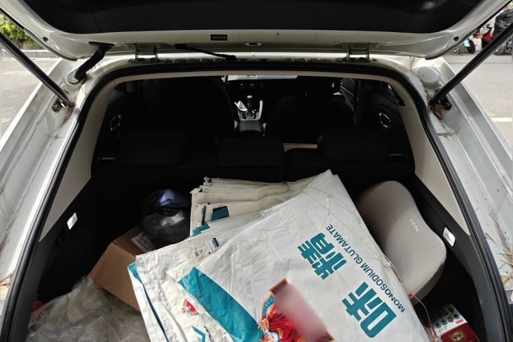 Used Honda Vezel 2023 1.5L CVT Elite Edition Trunk