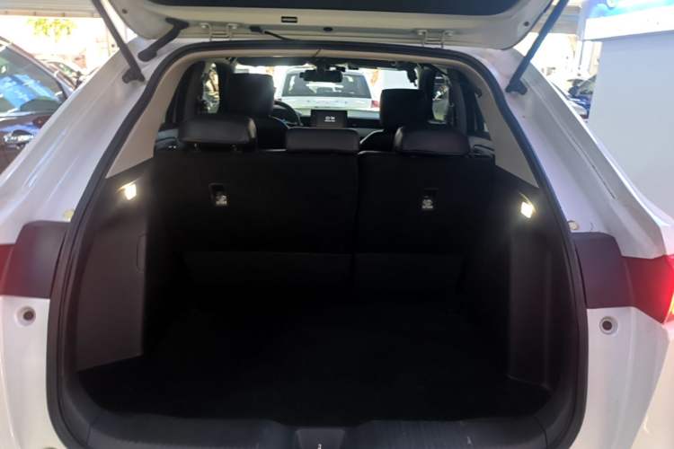 Used Honda Vezel 2023 1.5L CVT Elite Edition Trunk
