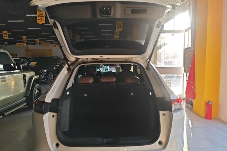 Used Honda Vezel 2023 1.5L CVT Elite Edition Trunk