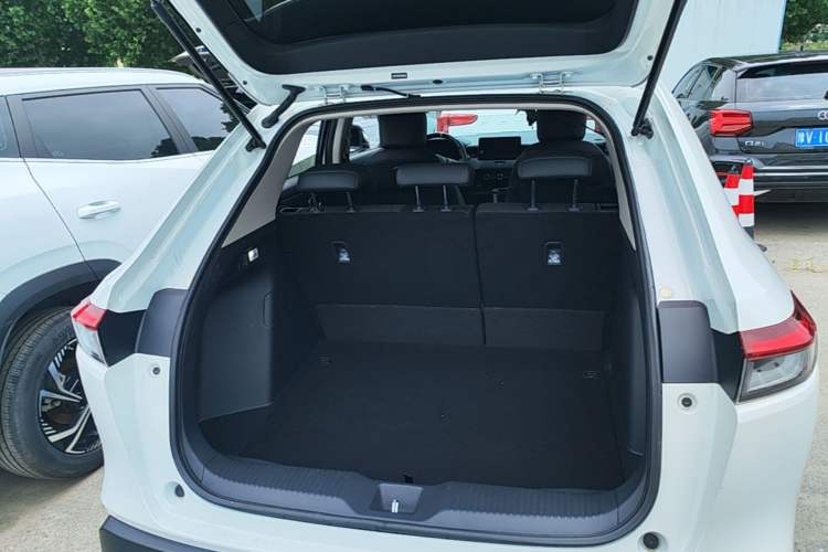 Used Honda Vezel 2023 1.5L CVT Pioneer Edition Trunk
