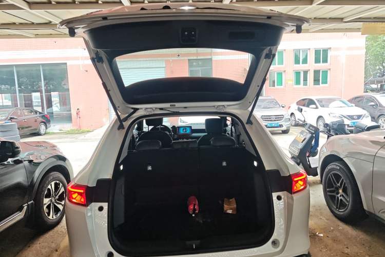 Used Honda Vezel 2023 1.5L CVT Tech Edition Trunk