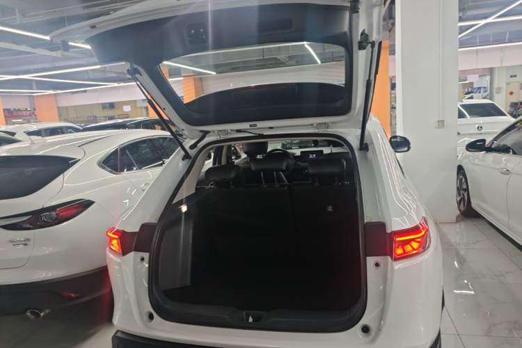 Used Honda Vezel 2023 1.5L CVT Elite Edition Trunk