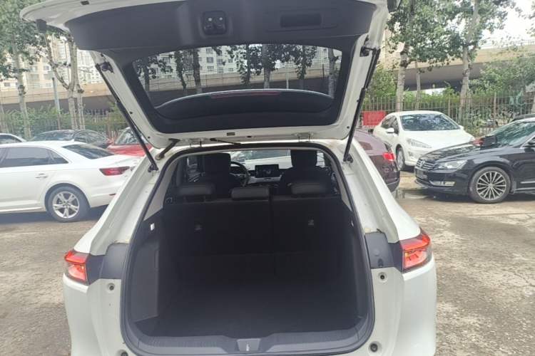 Used Honda Vezel 2023 1.5L CVT Tech Edition Trunk