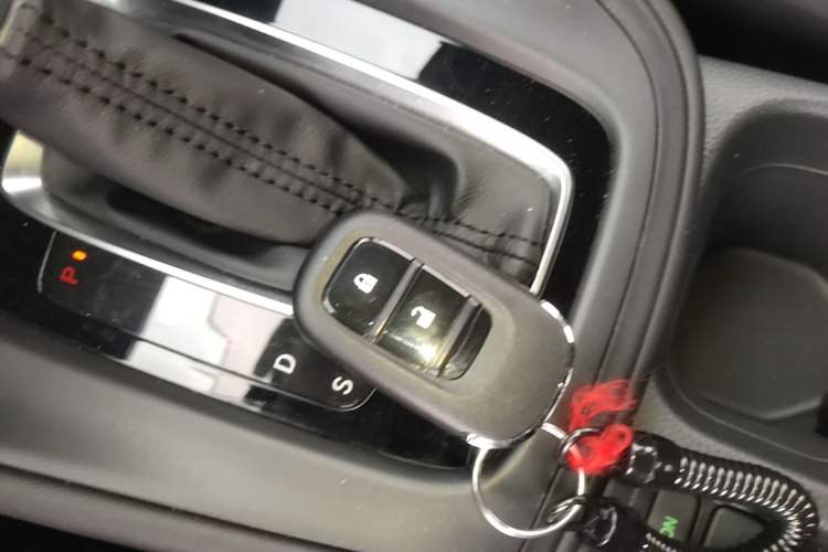 Used Honda Vezel 2023 1.5L CVT Elite Edition Vehicle Key