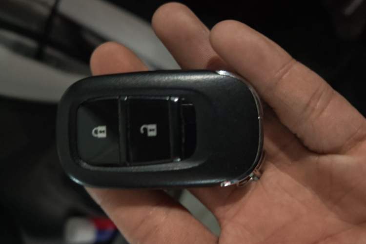 Used Honda Vezel 2023 1.5L CVT Elite Edition Vehicle Key