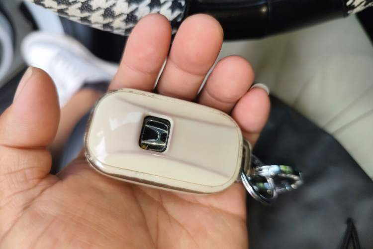 Used Honda Vezel 2023 1.5L CVT Tech Edition Vehicle Key