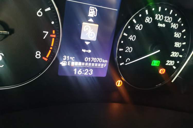 Used Honda Vezel 2025 1.5L CVT Comfort Edition Odometer Close Up