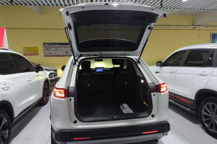 Used Honda Vezel 2025 1.5L CVT Comfort Edition Trunk