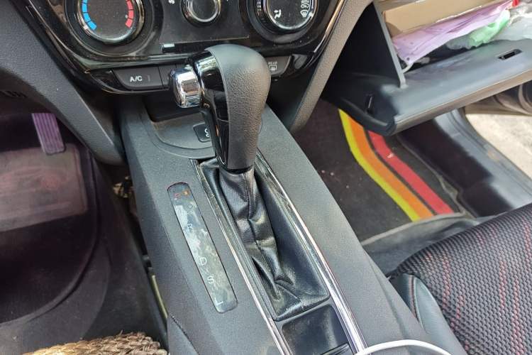 Used Honda XR-V 2015 1.8L EXi CVT Comfort Version Gear Lever