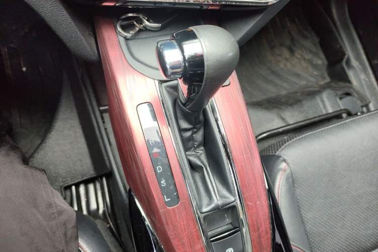 Used Honda XR-V 2015 1.8L VTi CVT Luxury Edition Gear Lever