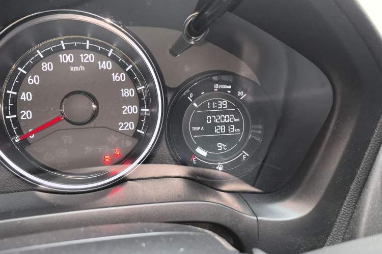Used Honda XR-V 2015 1.8L EXi CVT Comfort Version Odometer Close Up