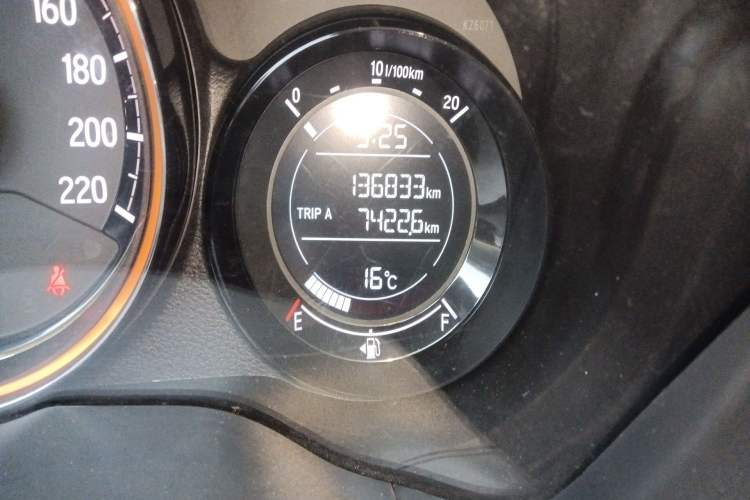 Used Honda XR-V 2015 1.8L EXi CVT Comfort Version Odometer Close Up