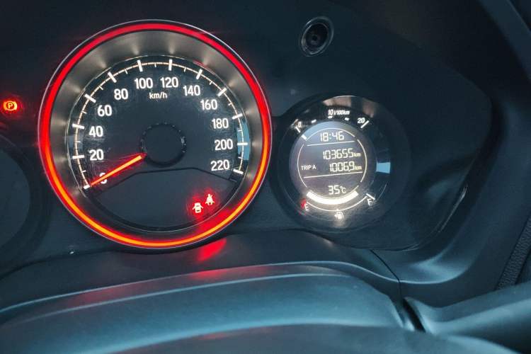 Used Honda XR-V 2015 1.8L EXi CVT Comfort Version Odometer Close Up