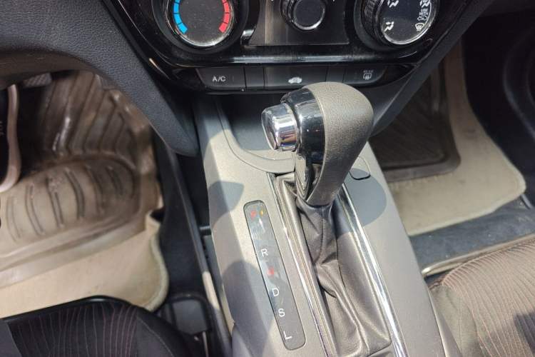 Used Honda XR-V 2015 1.5L LXi CVT Classic Edition Gear Lever