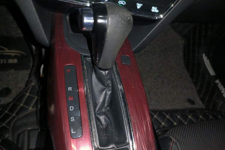 Used Honda XR-V 2015 1.8L VTi CVT Luxury Edition Gear Lever