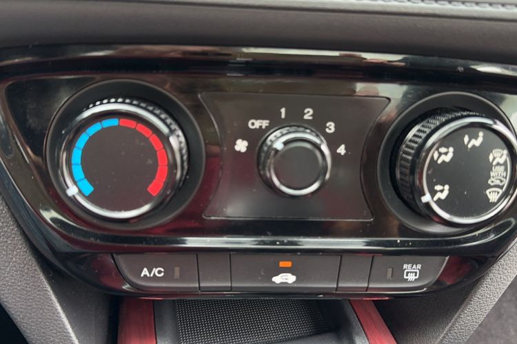 Used Honda XR-V 2015 1.8L EXi CVT Comfort Version Interior 14