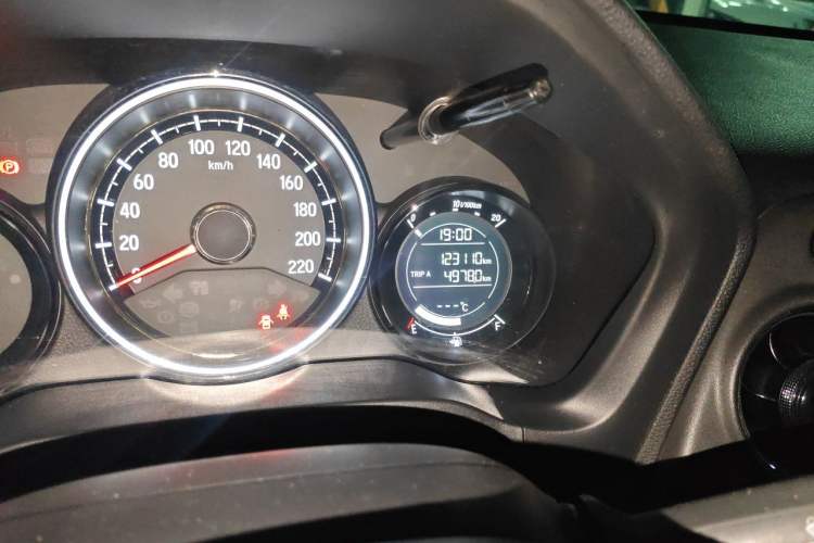 Used Honda XR-V 2015 1.5L LXi CVT Classic Edition Odometer Close Up