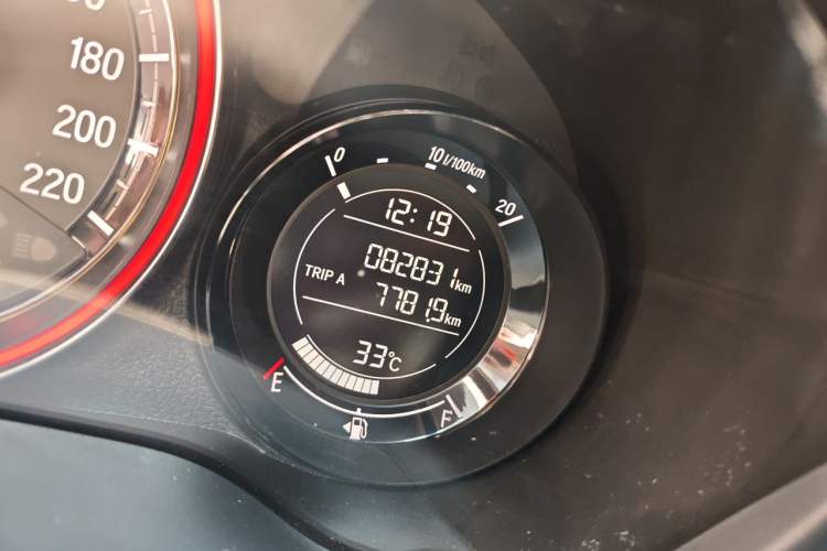 Used Honda XR-V 2015 1.5L LXi CVT Classic Edition Odometer Close Up