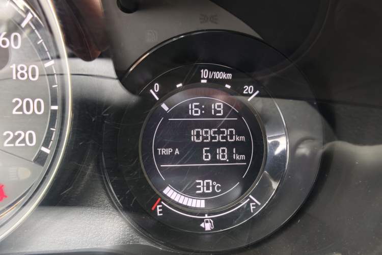 Used Honda XR-V 2015 1.8L EXi CVT Comfort Version Odometer Close Up