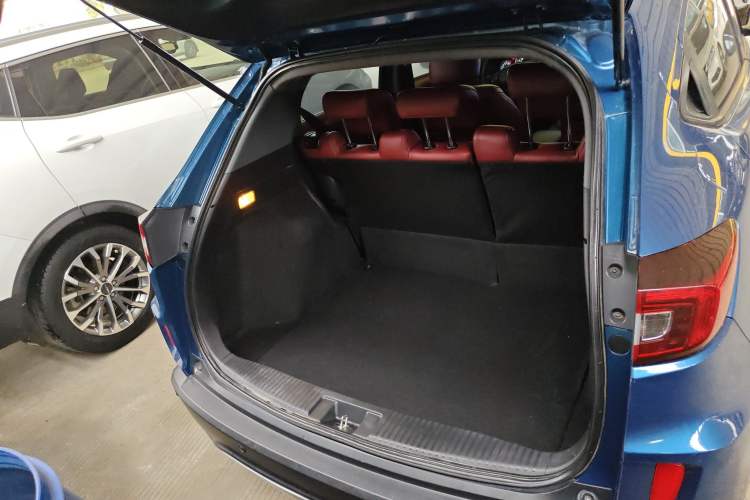 Used Honda XR-V 2015 1.5L LXi CVT Classic Edition Trunk