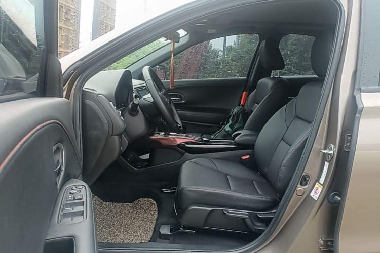 Used Honda XR-V 2015 1.8L VTi CVT Luxury Edition Driver Seat