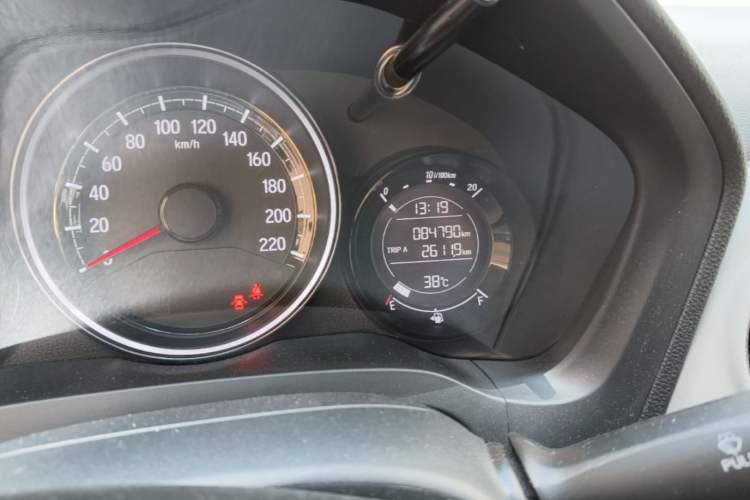 Used Honda XR-V 2015 1.8L EXi CVT Comfort Version Odometer Close Up