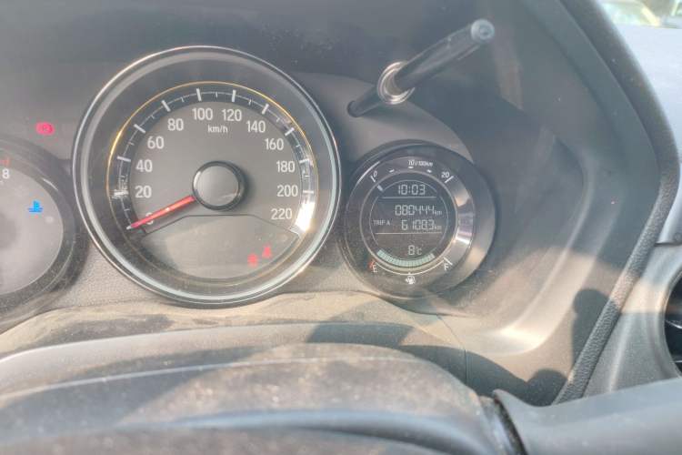 Used Honda XR-V 2015 1.8L EXi CVT Comfort Version Odometer Close Up