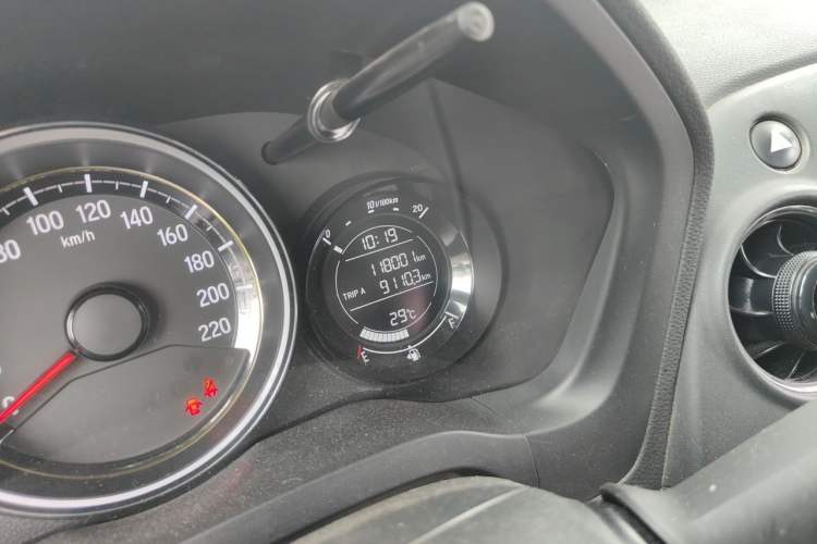 Used Honda XR-V 2015 1.8L EXi CVT Comfort Version Odometer Close Up