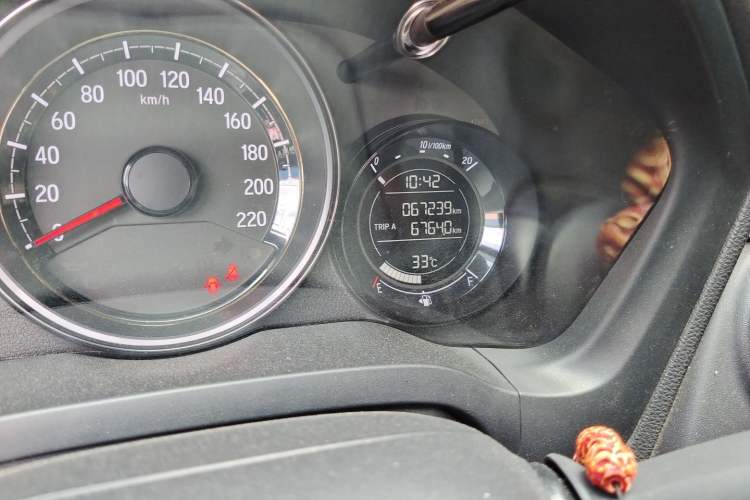 Used Honda XR-V 2015 1.5L LXi CVT Classic Edition Odometer Close Up